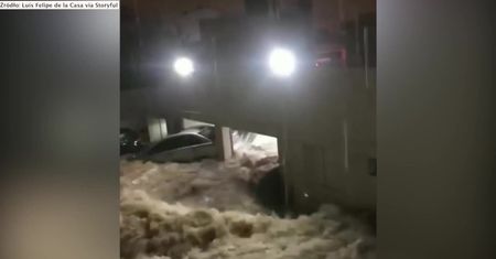 Powódź w Brazylii sieje spustoszenie i powoduje ogromne straty. Samochody są spłukiwane z parkingów