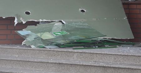 Wysadzili bankomat w Pomorskiem i zniknęli z pieniędzmi. Policja prosi o pomoc