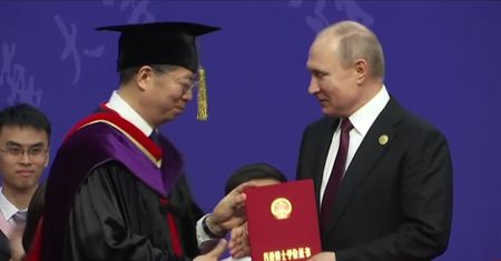 Honorowy doktorat dla W. Putina przy okazji forum „Pas i Droga” w Pekinie