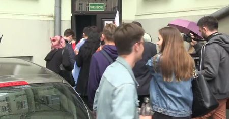 Kilkudziesięciu uczniów protestowało przed kuratorium w Lublinie