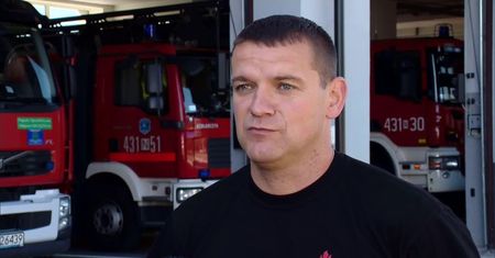 Strażak poszedł pobiegać, a uratował małe dziecko. Wózek z maluchem wpadł do jeziora