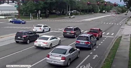 Spowodował wypadek przejeżdżając na czerwonym świetle. Patrol policji czekał na zielone