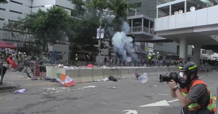 Policja użyła gumowych kul przeciw protestującym w Hongkongu