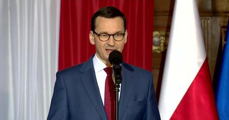 “Polskość oznacza solidarność, wolność, wielkość”. Uroczyste podniesienie flagi z udziałem premiera w Szczecinie