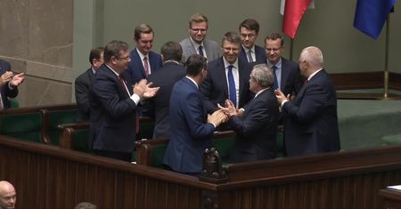 Owacja na stojąco dla Z. Ziobry. Wniosek o odwołanie ministra sprawiedliwości odrzucony