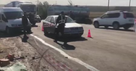 Tragiczny wypadek na Ukrainie. 9 osób nie żyje, 3 zostały ranne w wyniku zderzenia minibusa z ciężarówką