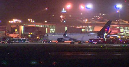 Boeinga 767 awaryjnie wylądował na Okęciu. Pilot zgłosił pożar silnika