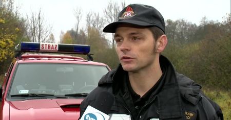 Koń ugrzązł po szyję w błocie. Z pomocą ruszyli strażacy