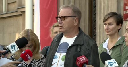 Protest rodziców przed MEN przeciwko kontrolom za „Tęczowy Piątek”