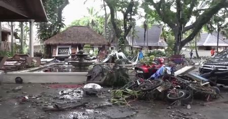 Po przejściu fali tsunami ekipy nadal przeszukują zgliszcza hotelu, w którym znaleziono już 31 ciał