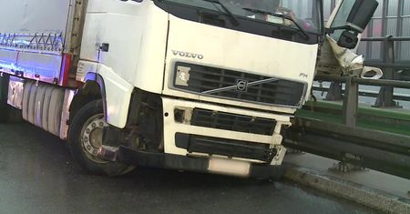 Siła uderzenia tak duża, że wypadł z kabiny. Śmiertelny wypadek na S1