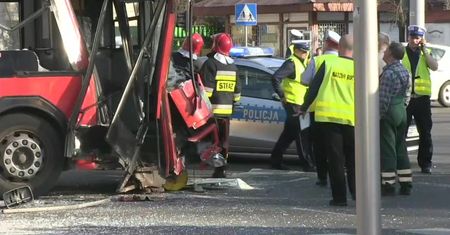 Autobus wjechał w słup w Lublinie. 20 rannych