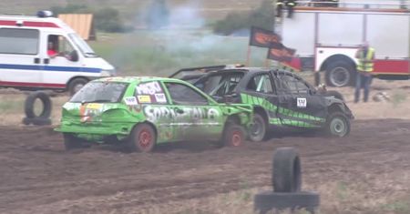 Wrak Race, czyli wyścig samochodów, które pierwszą młodość mają dawno za sobą