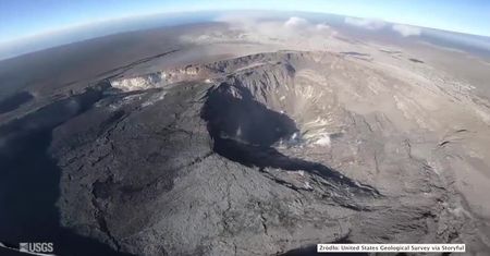 Erupcja trzykrotnie pogłębiła i dwukrotnie poszerzyła krater. Lotnicze zdjęcia hawajskiego wulkanu Kilauea