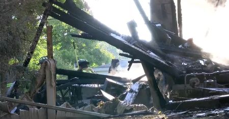 Odpalił papierosa w domu, gdzie ulatniał się gaz. Siła eksplozji wyrzuciła go na zewnątrz
