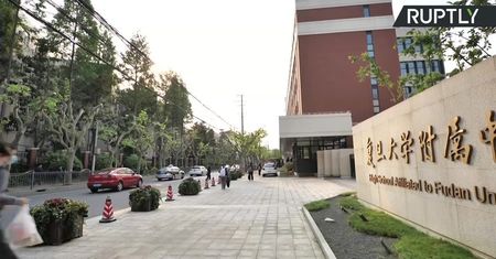 Uczniowie z Szanghaju wrócili do szkół. Na razie tylko ci przygotowujący się do egzaminów