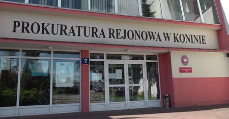Nie zatrzymał się do kontroli i potrącił policjantów. Prokuratura w Koninie stawia zarzuty 38-latkowi