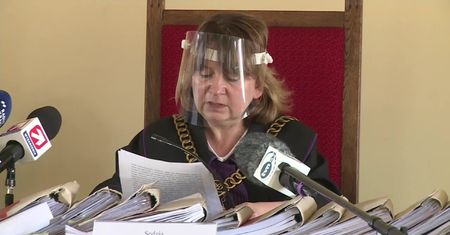 Warunkowe umorzenie postępowania ws. wypadku limuzyny B. Szydło. Kierowca seicento musi zapłacić nawiązkę byłej premier i funkcjonariuszowi BOR