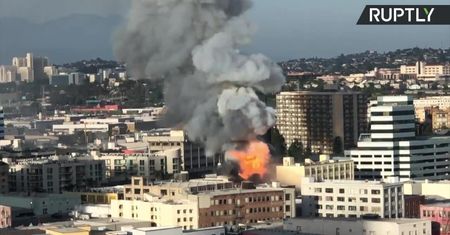 Wielki pożar magazynów w Los Angeles. Co najmniej 11 strażaków zostało rannych