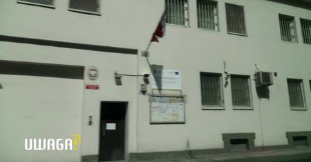 Rodzina naznaczona cierpieniem. Matka siedzi w więzieniu, dziadek o mały włos nie spalił wnucząt