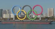 Ogromne koła olimpijskie wróciły po czterech miesiącach na wody Zatoki Tokijskiej