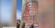 “Francuski spiderman” apeluje o odpowiedzialną walkę z koronawirusem. Wspiął się na słynny wieżowiec w Barcelonie