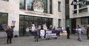Proces założyciela WikiLeaks ws. ekstradycji do USA odroczony do września. Policja rozproszyła demonstrację sympatyków J. Assange’a