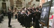 “On jest ciągle z nami”. Mieszkańcy Gdańska wspominali Pawła Adamowicza podczas “Pustej nocy”
