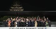 Trzymał się za ręce z E. Macronem i rzucał dowcipami. Dobry humor prezydenta Trumpa na szczycie G20 w Osace
