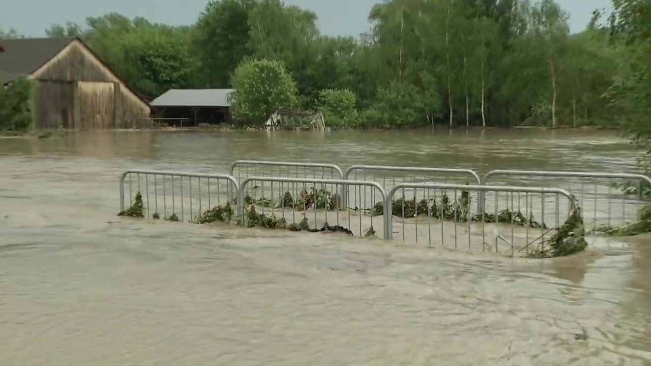 Woda zerwała most w miejscowości Manasterz na Podkarpaciu