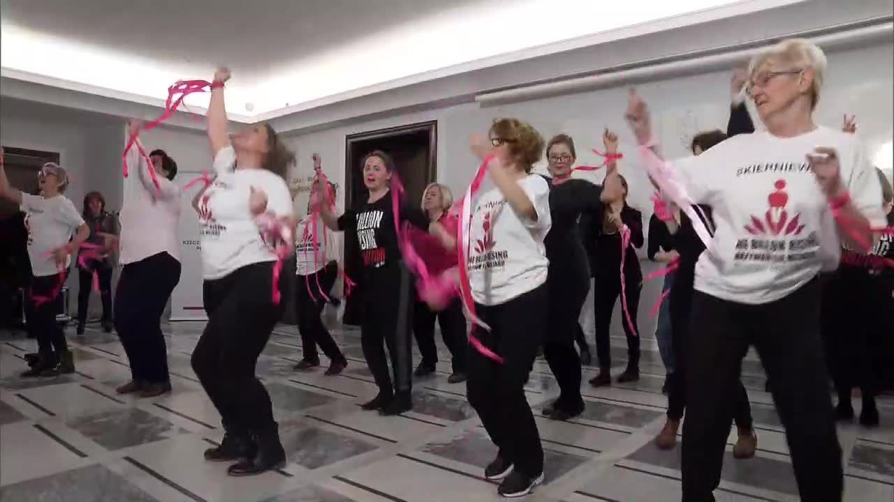 Parlamentarzystki zatańczyły przeciw przemocy wobec kobiet. Chcą zmiany definicji gwałtu