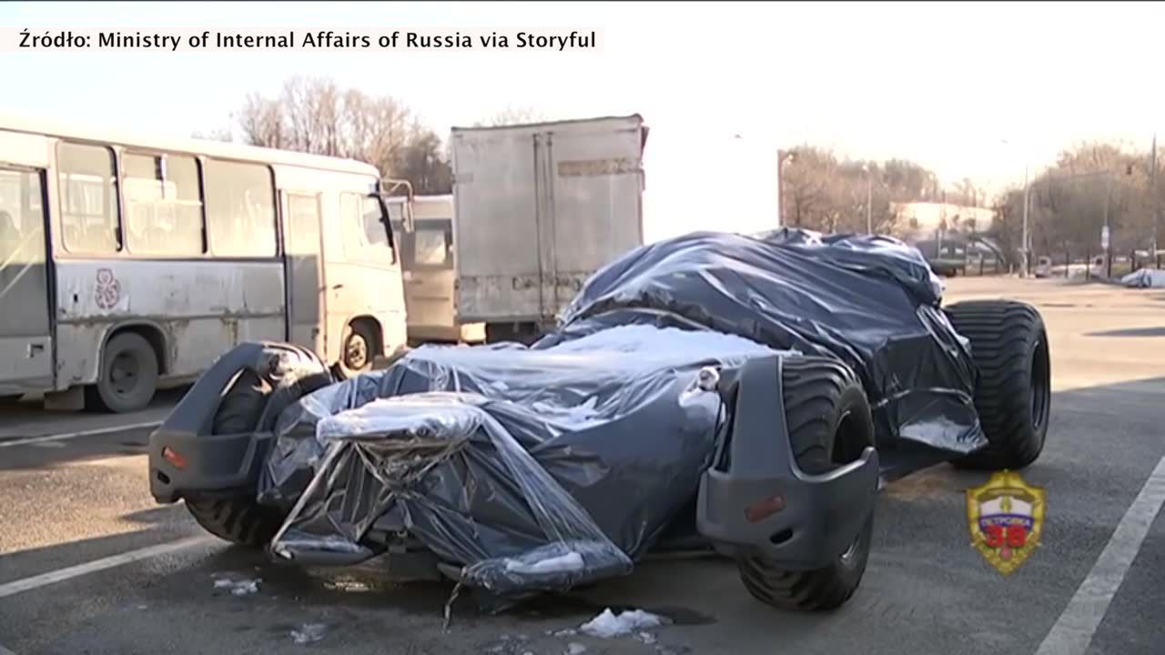 Rosyjski Batman porzucił swój “Batmobil” na środku Moskwy. Nietypowy pojazd skonfiskowała policja