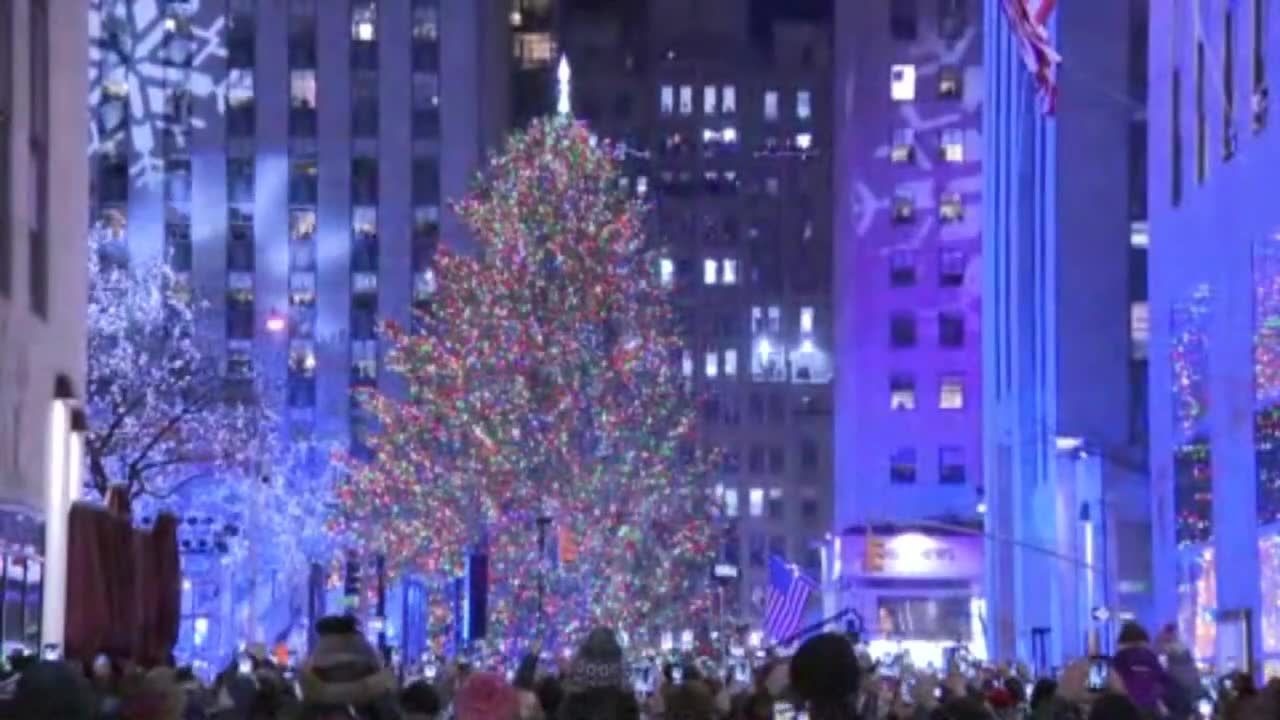 W Nowym Jorku nastała świąteczna atmosfera. Zapalono światełka na choince przy Rockefeller Center