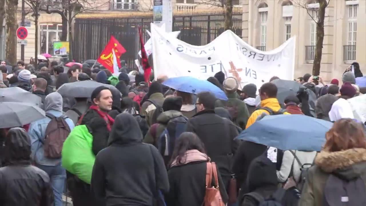 Protesty studentów w Paryżu. Nie chcą zmian w systemie przyjęć na uczelnie