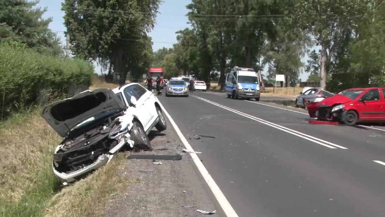 Pięć osób zostało rannych w zderzeniu trzech samochodów w woj. łódzkim