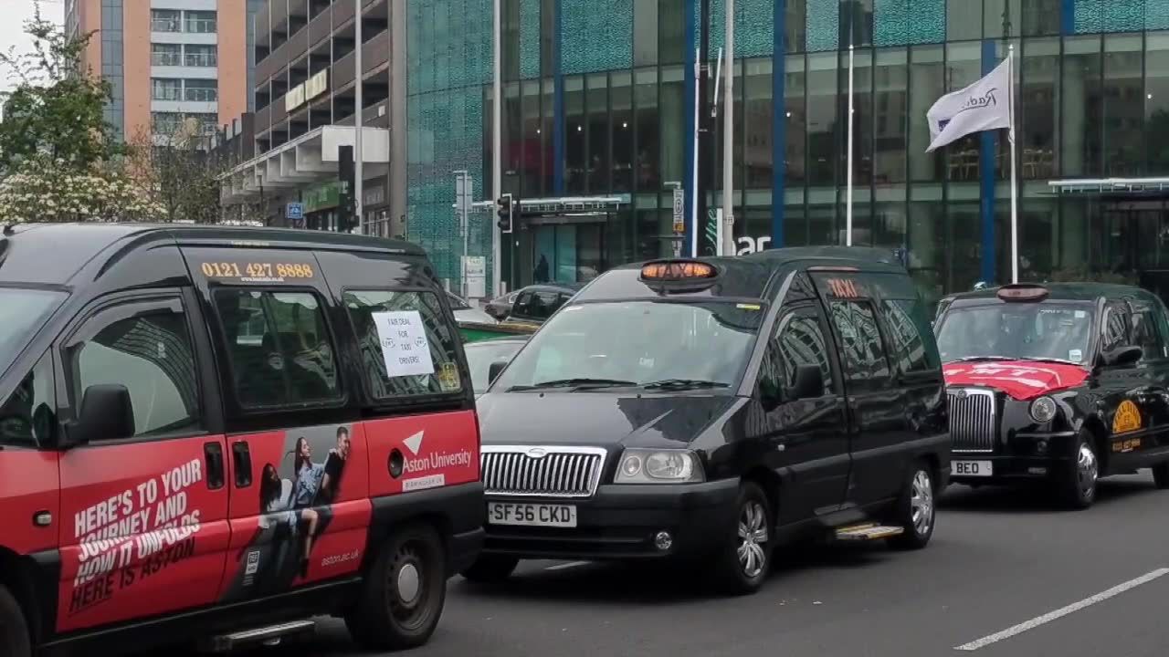 Protest taksówkarzy w Birmingham. Kością niezgody opłaty za wjazd do Strefy Czystego Powietrza