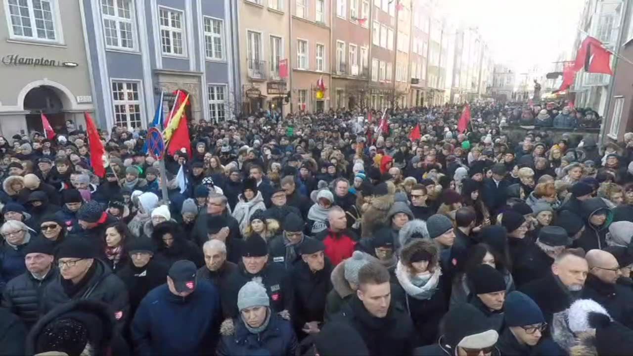 Pożegnanie Pawła Adamowicza. Tłumy na ulicach miasta