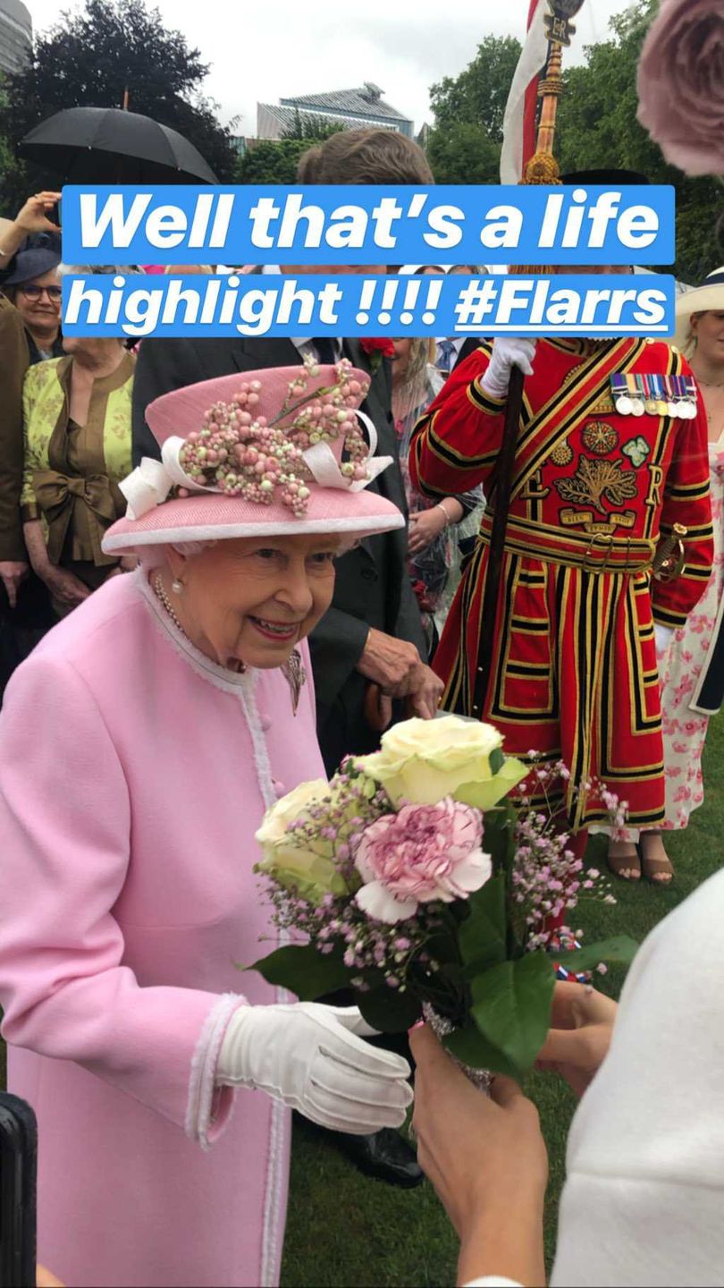 Laura-Ann - wręczyła kwiaty Elżbiecie II