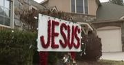 Konflikt sąsiedzki. Poszło o napis "Jezus"
