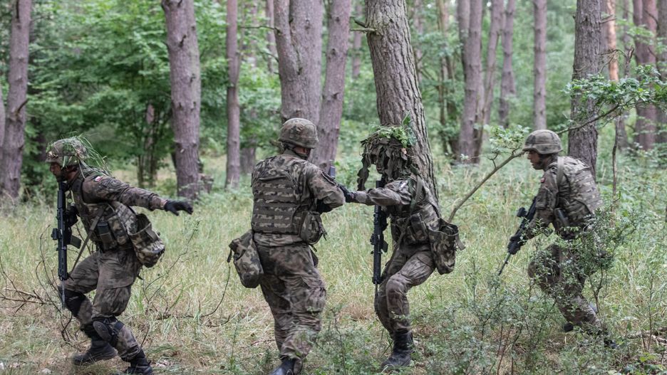 Ćwiczenia nastolatków miały przypominać gry wojenne żołnierzy (zdjęcie ilustracyjne)
