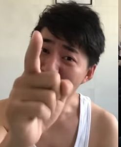 Koronawirus. Chiński dziennikarz ze łzami w oczach pokazuje nagrania z Wuhan. "Boję się"