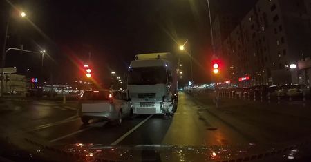 Warszawa. Pijany kierowca tira. Jechał mostem pod prąd