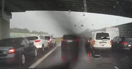 Zderzenie i długi korek na autostradzie A2