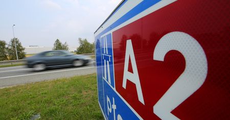 Kierowcy muszą uzbroić się w cierpliwość. Drogowcy malują A2