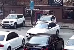 To najgorsze parkowanie w historii. Kierowca BMW daje popis umiejętności