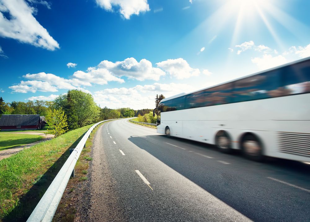 Autokar nie musi być wyposażony w toaletę, jeśli operator zapewnia postoje