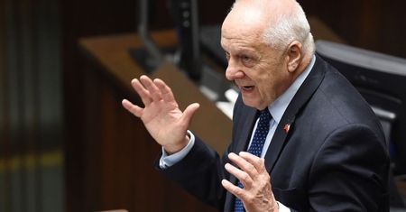 Tak Niesiołowski skrytykował uchwałę fatimską. Miny posłów PiS bezcenne