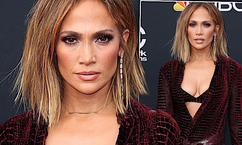 Prawie 50-letnia Jennifer Lopez na Billboards zdeklasowała młodsze gwiazdki! Nowa fryzura, miniaturowy biustonosz i spódnica za… 300 tysięcy złotych!