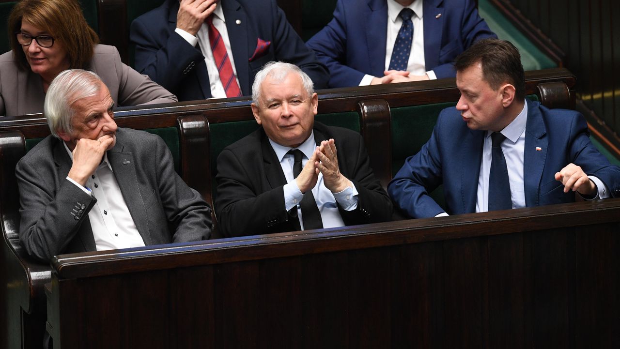 Sondaż: PiS utrzyma władzę, ale możliwe, że będzie musiał się nią podzielić