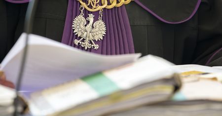 Nauczyciel współżył z 14-letnią uczennicą. "Mieszkańcy starają się to jakoś tłumaczyć"